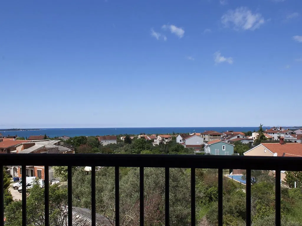 Apartment Mare Visum Peroj 0*,  Croatia