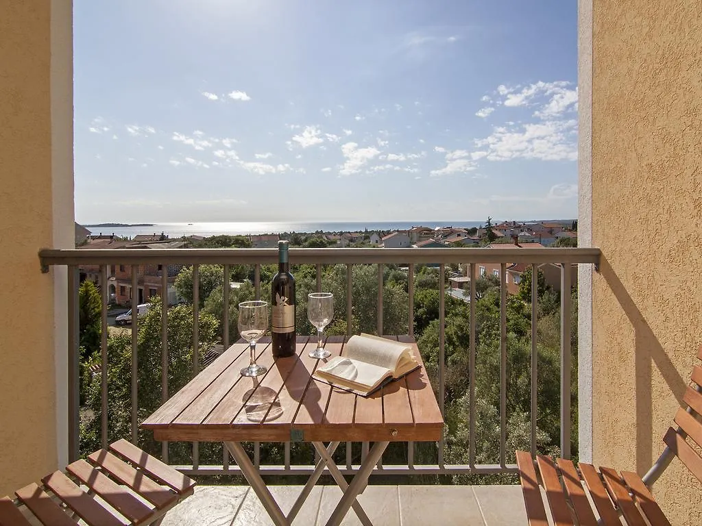 Apartment Mare Visum Peroj 0*,